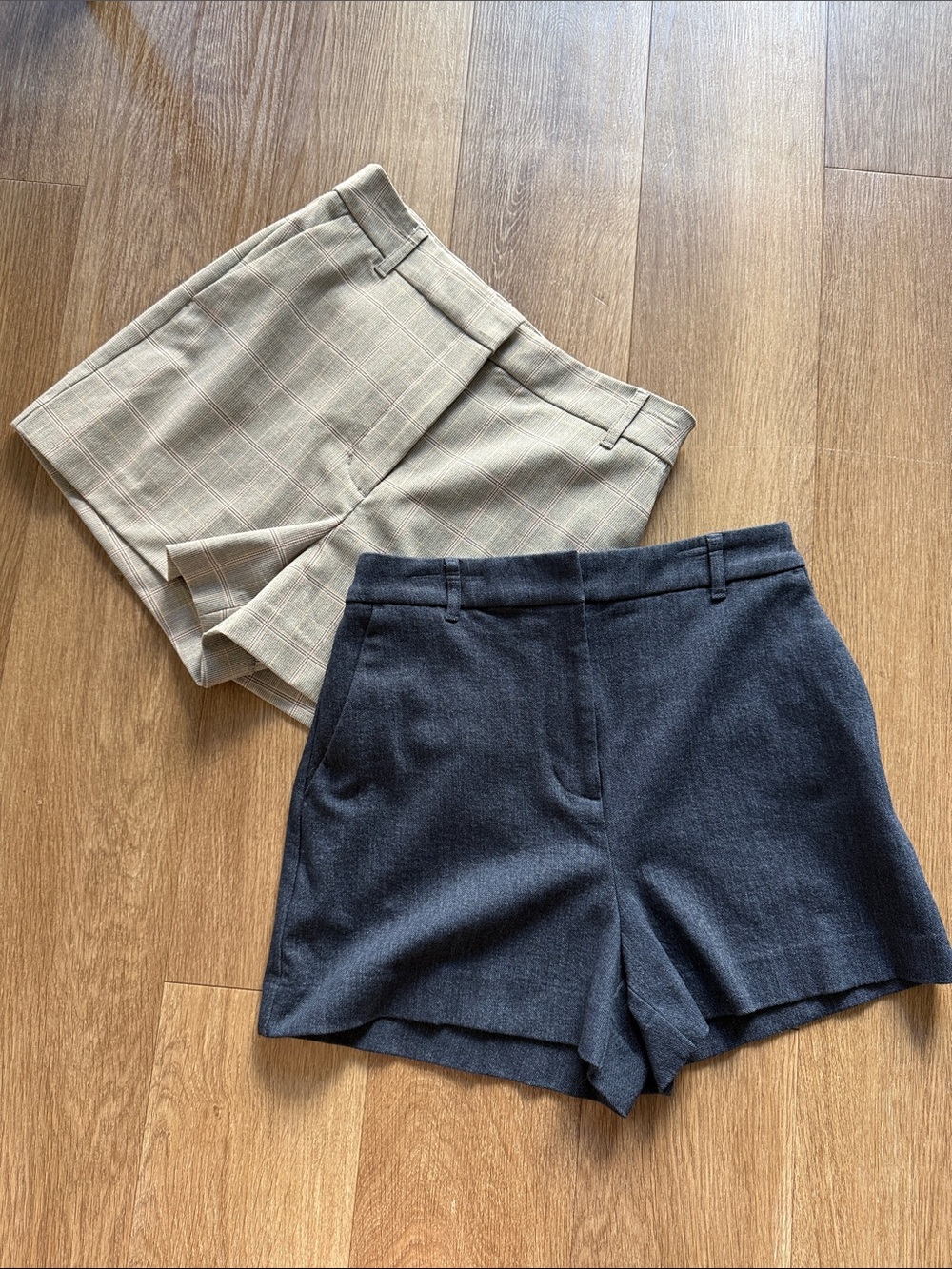 Express Editor Women’s Size 2 High-Rise Tailored Shorts — Navy and Plaid
